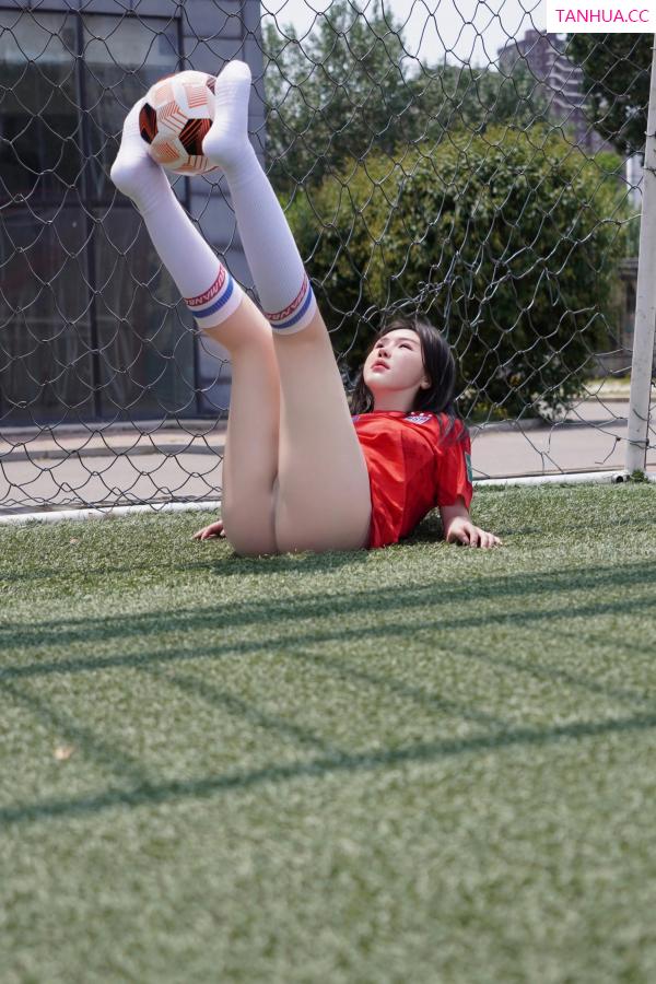  [XiuRen]高清写真图 2024.06.20 No.8733 小薯条nienie 美腿丝袜第41张图片